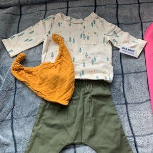 💚💚 Brand new 0-3 month gender neutral, boy, girl Old Navy tree outfit